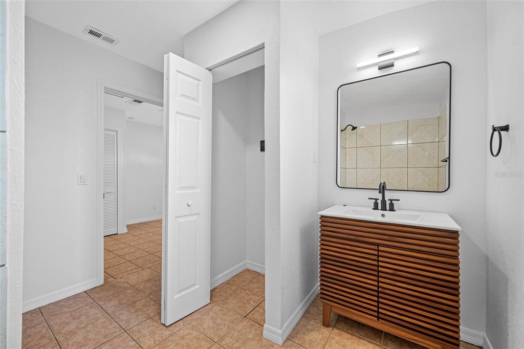 En Venta: $369,000 (4 camas, 2 baños, 1935 Pies cuadrados)