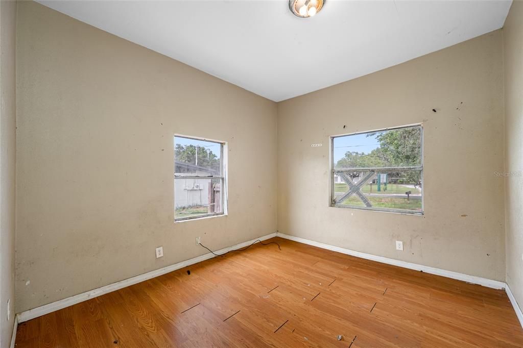 En Venta: $369,000 (4 camas, 2 baños, 1935 Pies cuadrados)