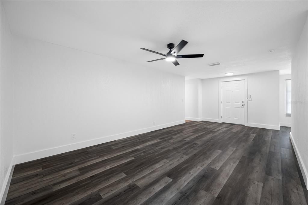 En Venta: $369,000 (4 camas, 2 baños, 1935 Pies cuadrados)