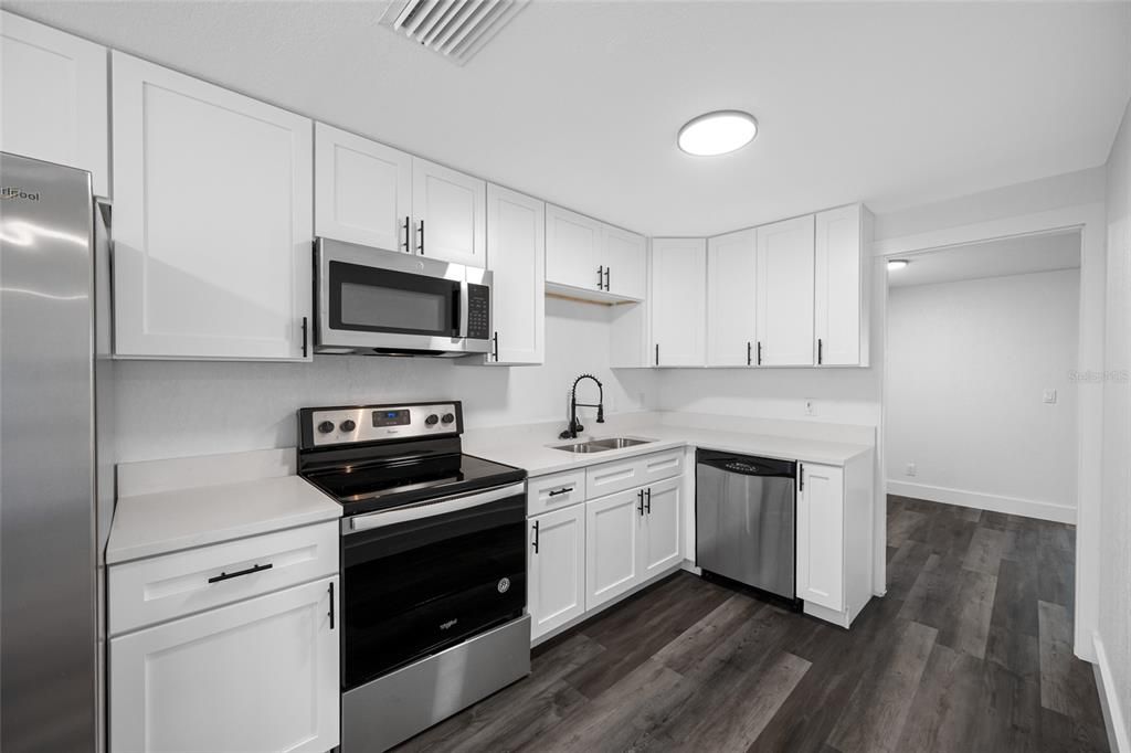 En Venta: $369,000 (4 camas, 2 baños, 1935 Pies cuadrados)