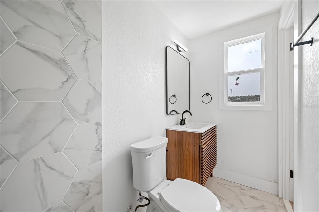 En Venta: $369,000 (4 camas, 2 baños, 1935 Pies cuadrados)