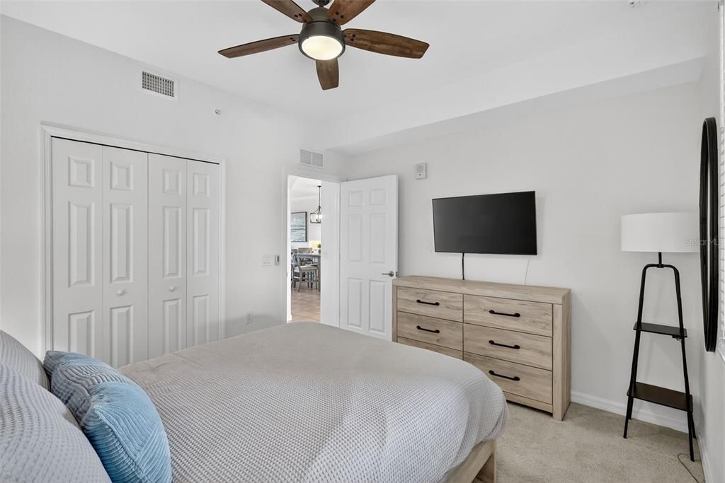 待售: $269,000 (2 贝兹, 2 浴室, 1121 平方英尺)