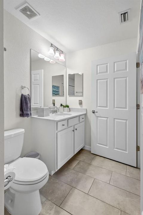 待售: $269,000 (2 贝兹, 2 浴室, 1121 平方英尺)