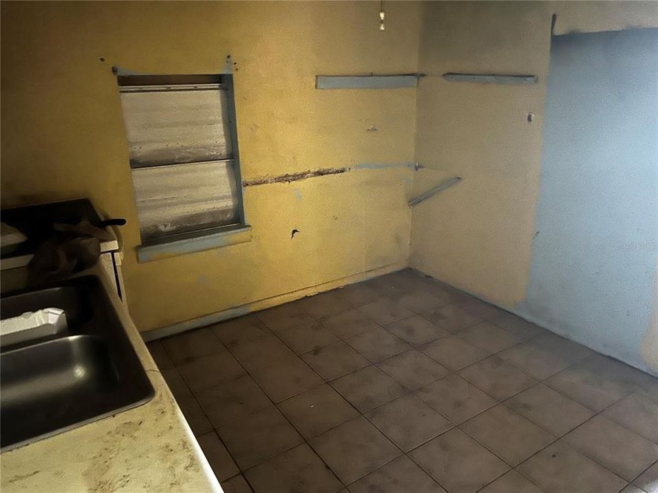 На продажу: $83,000 (3 спален, 2 ванн, 1066 Квадратных фут)