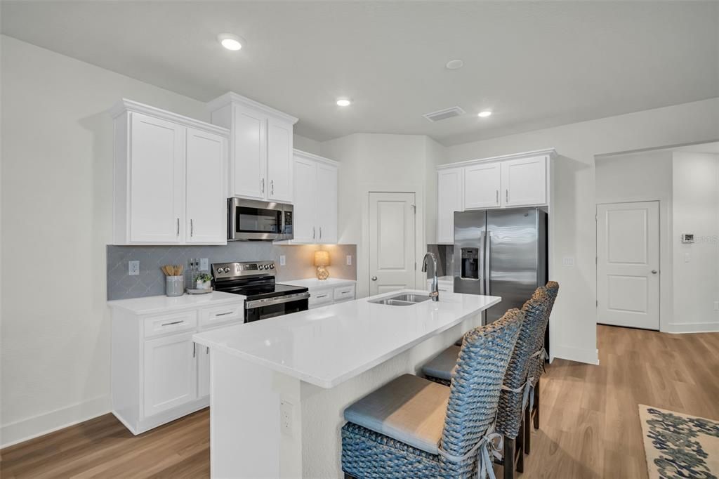 На продажу: $359,900 (3 спален, 2 ванн, 1789 Квадратных фут)