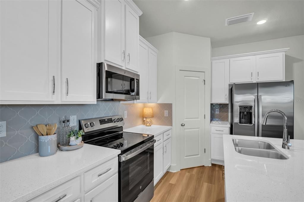 На продажу: $359,900 (3 спален, 2 ванн, 1789 Квадратных фут)