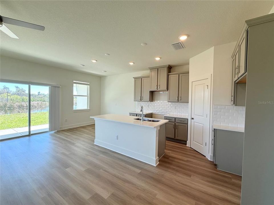 На продажу: $359,900 (3 спален, 2 ванн, 1789 Квадратных фут)