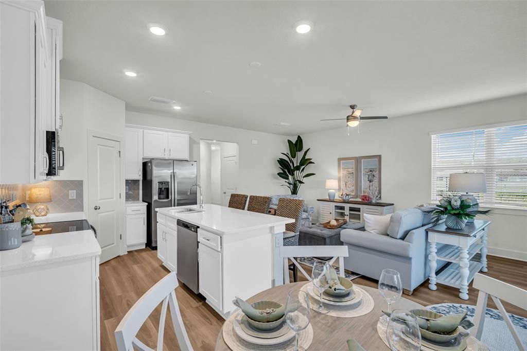 На продажу: $359,900 (3 спален, 2 ванн, 1789 Квадратных фут)