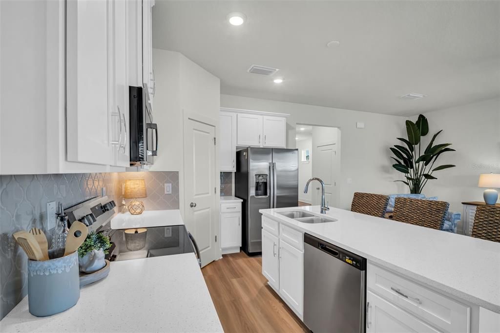 На продажу: $359,900 (3 спален, 2 ванн, 1789 Квадратных фут)