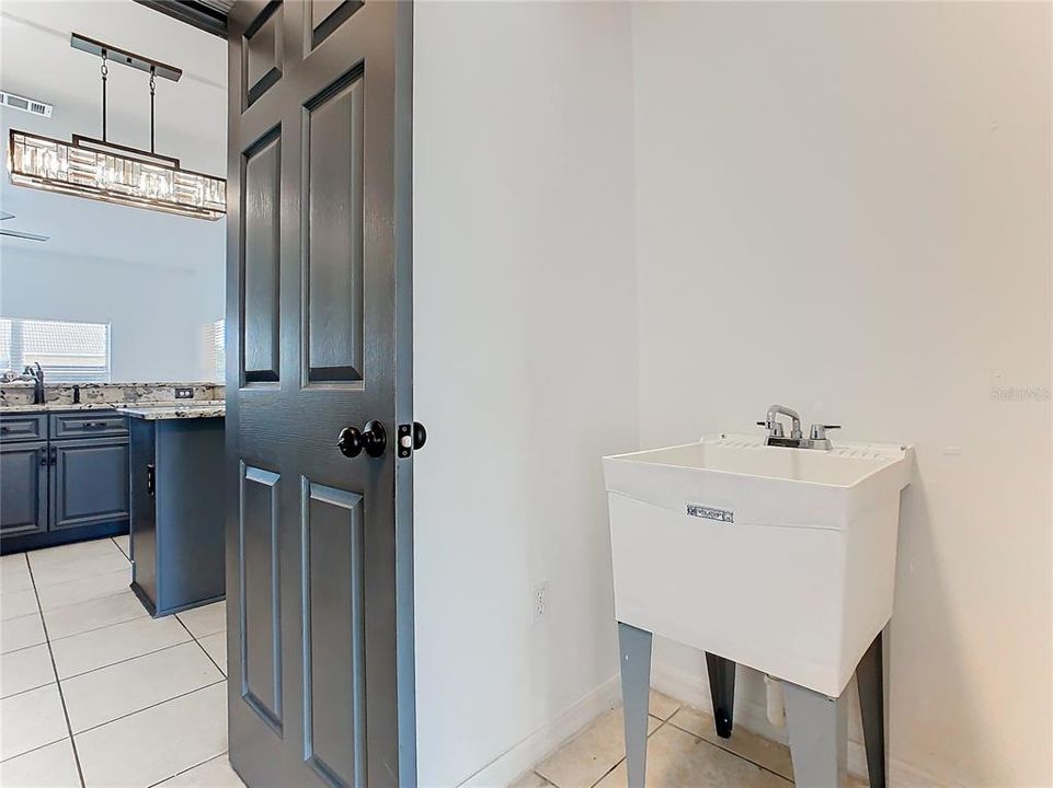 For Rent: $2,850 (4 beds, 3 baths, 2170 Square Feet)