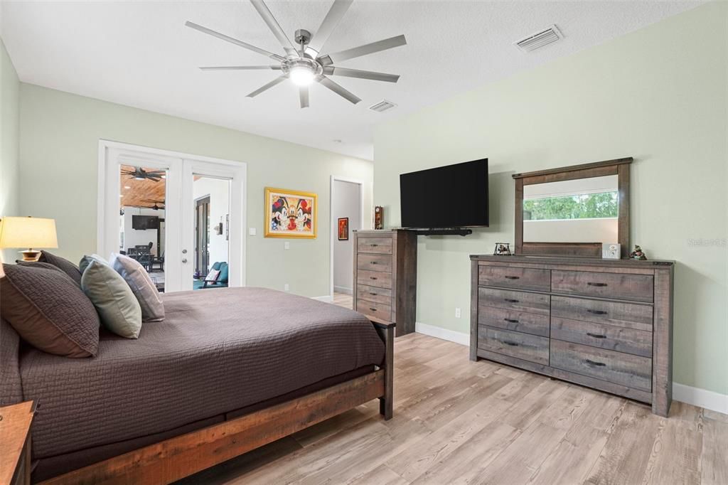 For Sale: $1,100,000 (5 beds, 4 baths, 3155 Square Feet)