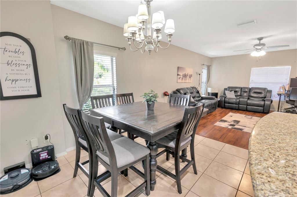 待售: $225,000 (2 贝兹, 2 浴室, 1280 平方英尺)