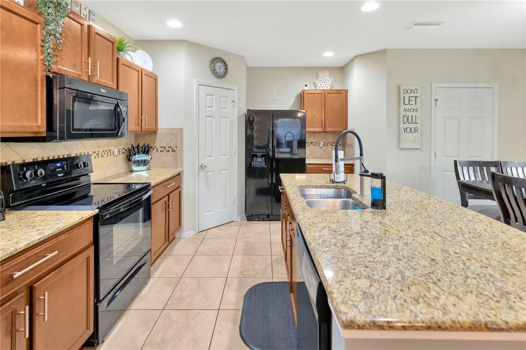 待售: $225,000 (2 贝兹, 2 浴室, 1280 平方英尺)