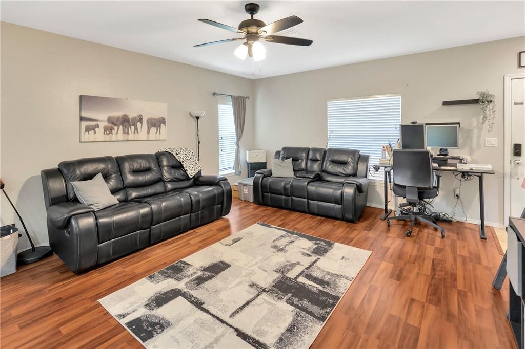 待售: $225,000 (2 贝兹, 2 浴室, 1280 平方英尺)