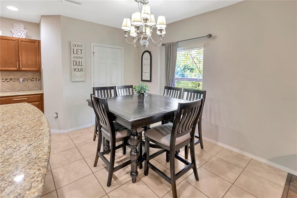 待售: $225,000 (2 贝兹, 2 浴室, 1280 平方英尺)