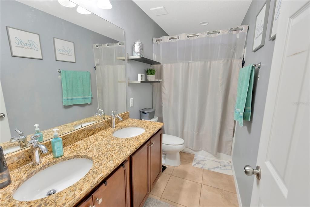 待售: $225,000 (2 贝兹, 2 浴室, 1280 平方英尺)