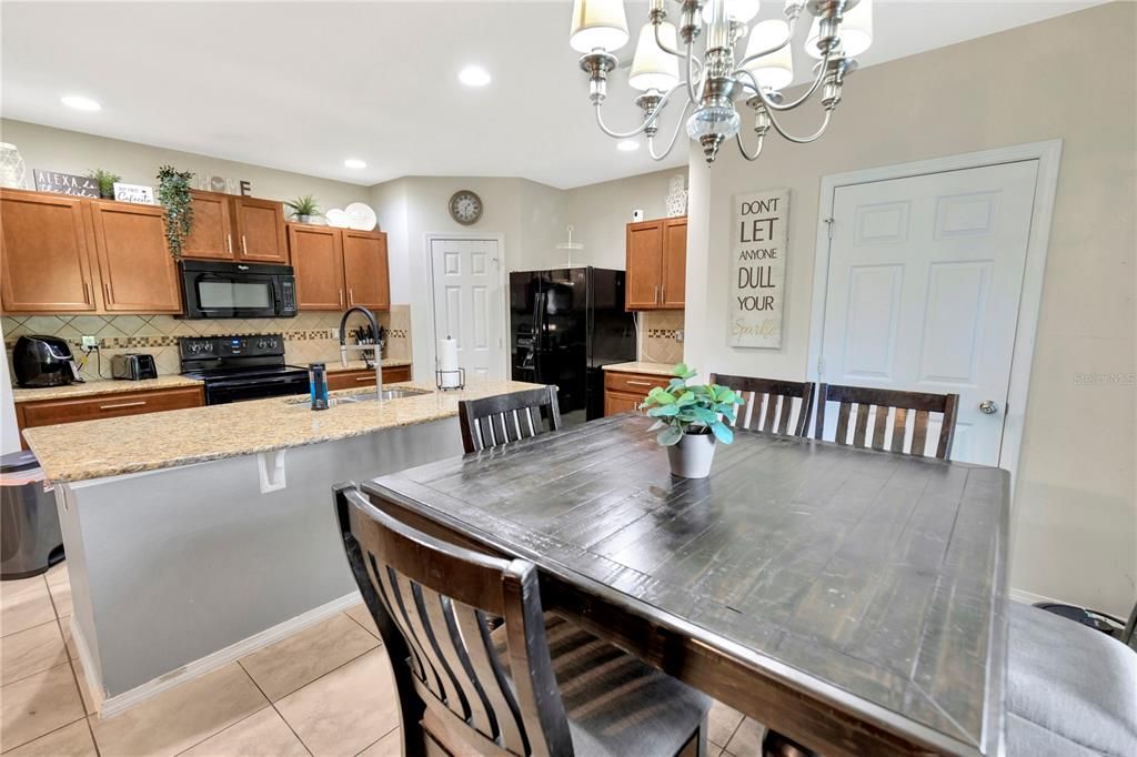 待售: $225,000 (2 贝兹, 2 浴室, 1280 平方英尺)