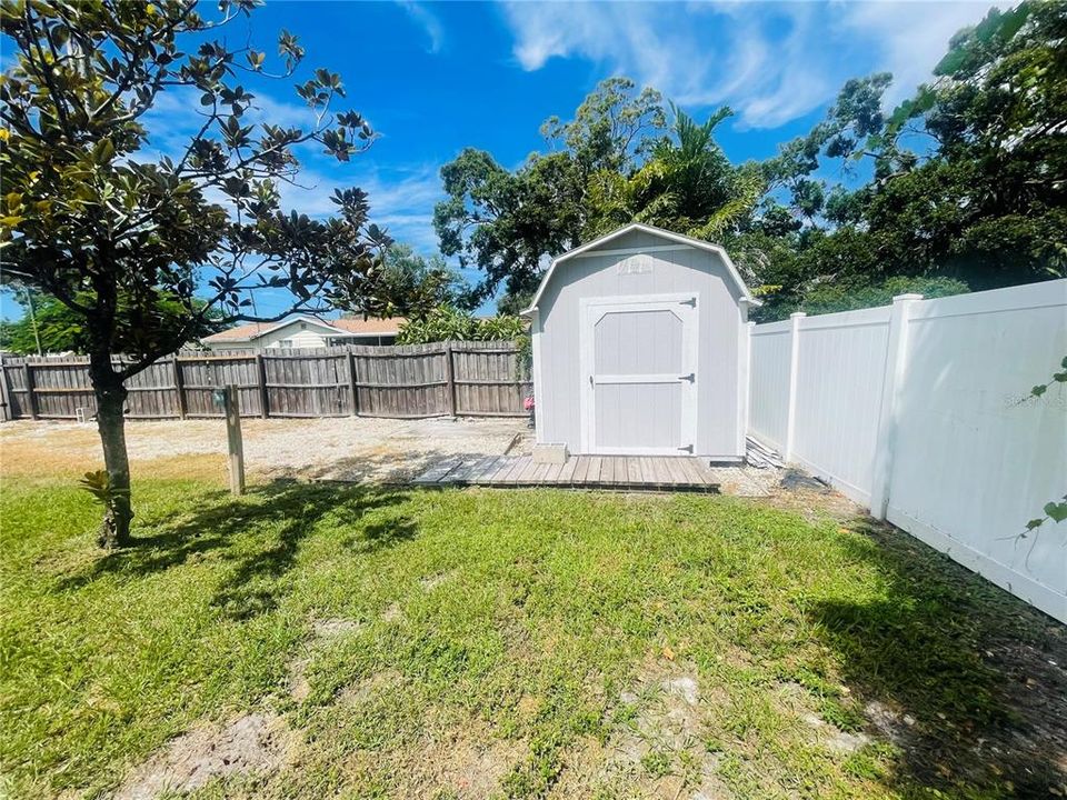 合同活跃: $289,900 (2 贝兹, 2 浴室, 1146 平方英尺)