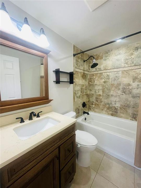 合同活跃: $289,900 (2 贝兹, 2 浴室, 1146 平方英尺)