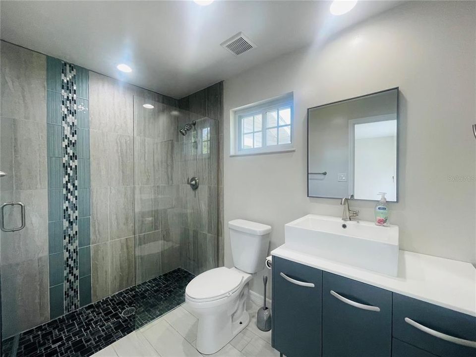 合同活跃: $289,900 (2 贝兹, 2 浴室, 1146 平方英尺)