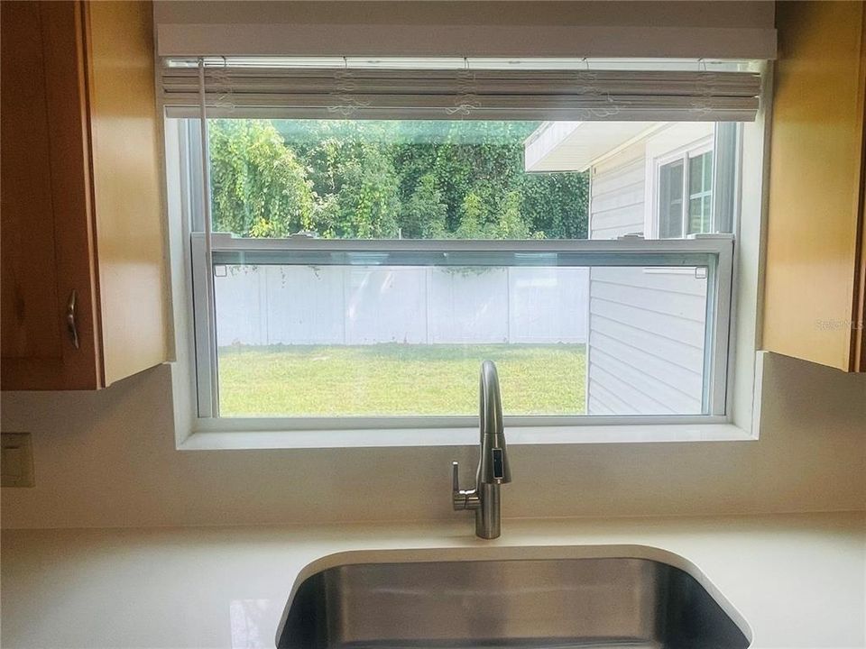 合同活跃: $289,900 (2 贝兹, 2 浴室, 1146 平方英尺)