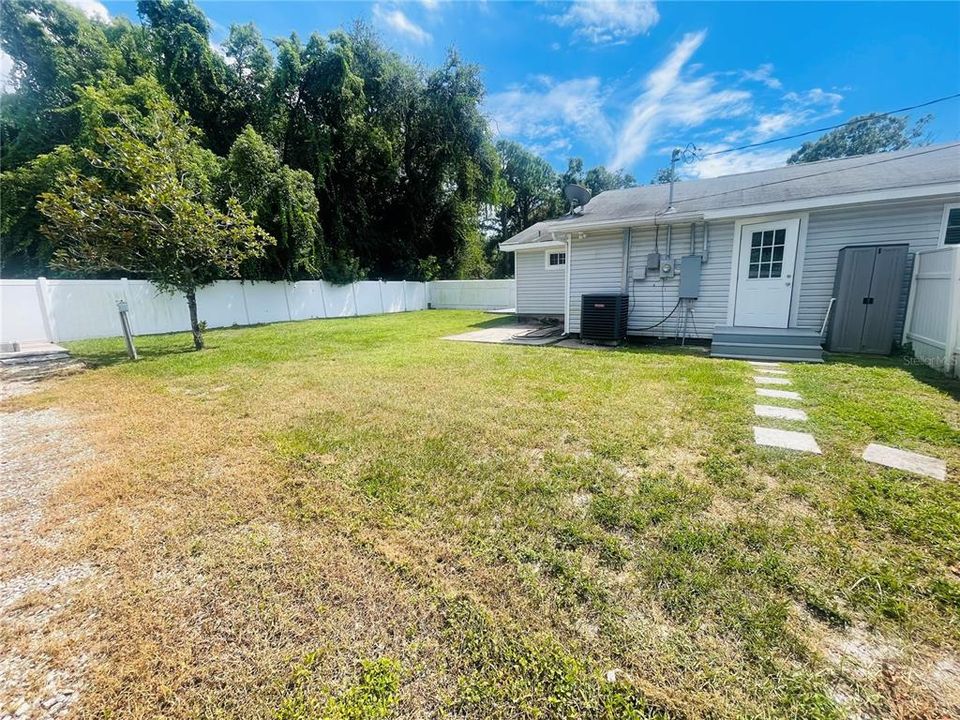 合同活跃: $289,900 (2 贝兹, 2 浴室, 1146 平方英尺)