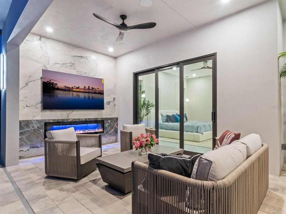 Activo con contrato: $2,649,000 (4 camas, 5 baños, 3864 Pies cuadrados)