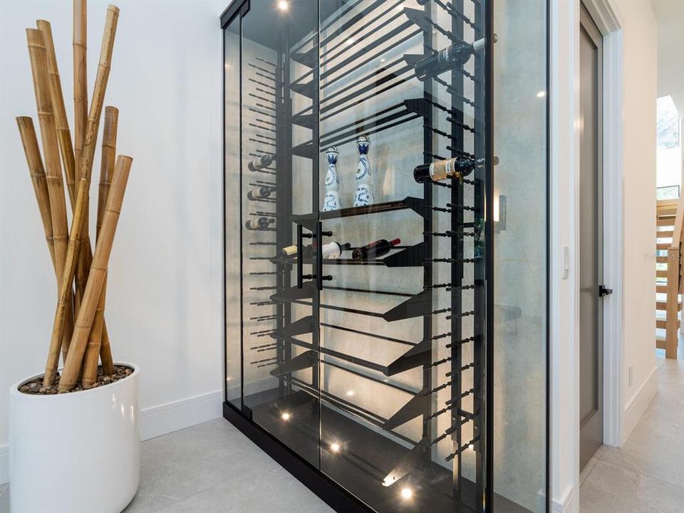 Activo con contrato: $2,649,000 (4 camas, 5 baños, 3864 Pies cuadrados)