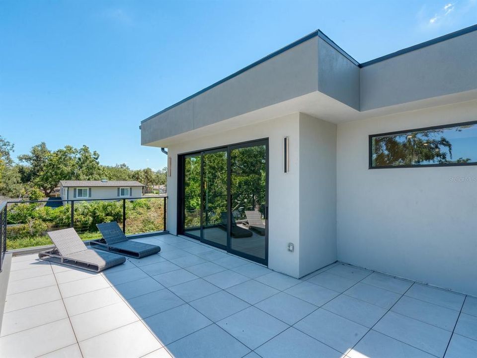 Activo con contrato: $2,649,000 (4 camas, 5 baños, 3864 Pies cuadrados)