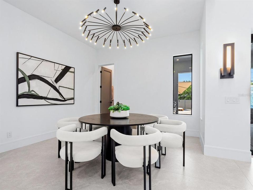 Activo con contrato: $2,649,000 (4 camas, 5 baños, 3864 Pies cuadrados)