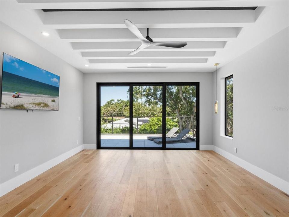 Activo con contrato: $2,649,000 (4 camas, 5 baños, 3864 Pies cuadrados)