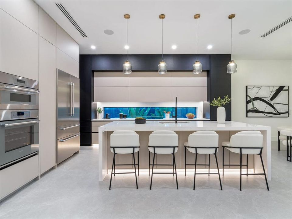 Activo con contrato: $2,649,000 (4 camas, 5 baños, 3864 Pies cuadrados)