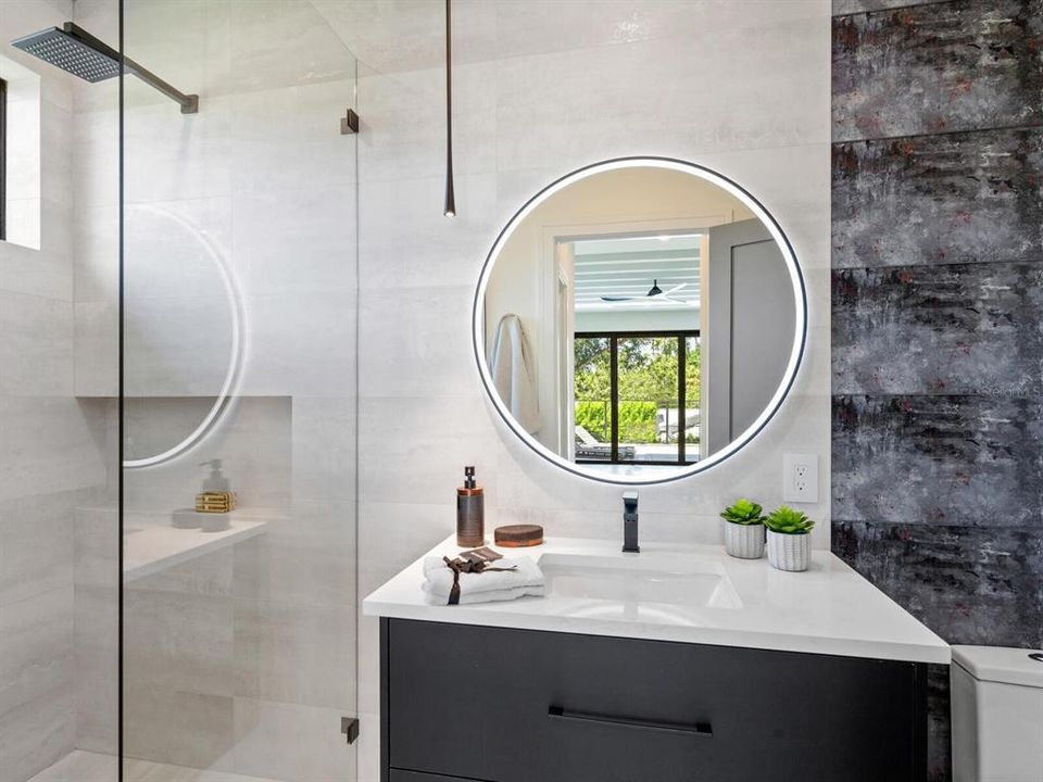 Activo con contrato: $2,649,000 (4 camas, 5 baños, 3864 Pies cuadrados)