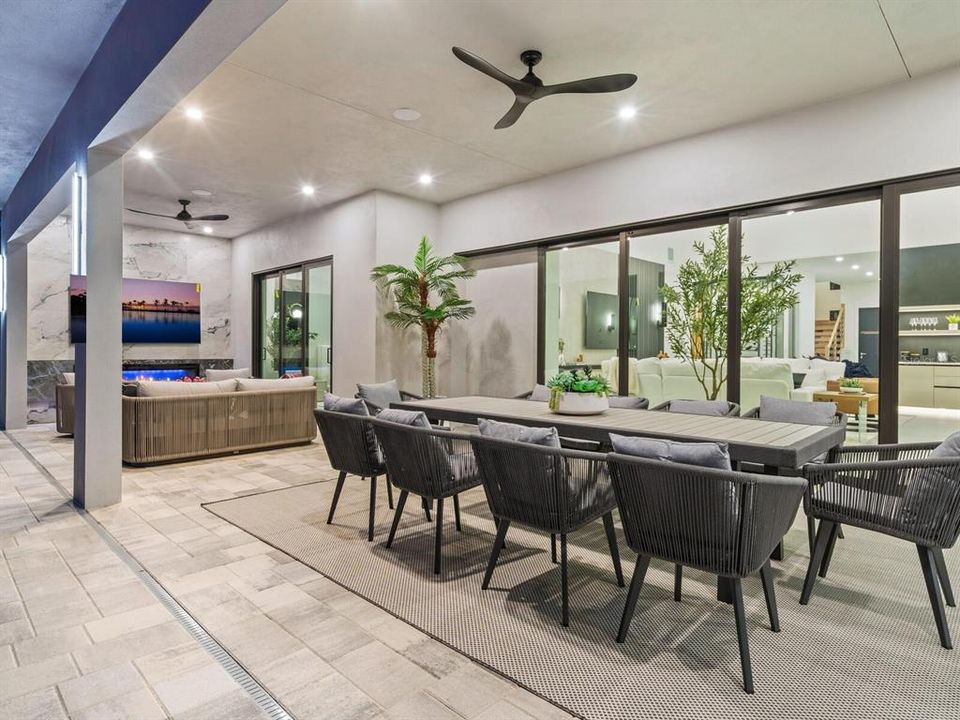 Activo con contrato: $2,649,000 (4 camas, 5 baños, 3864 Pies cuadrados)