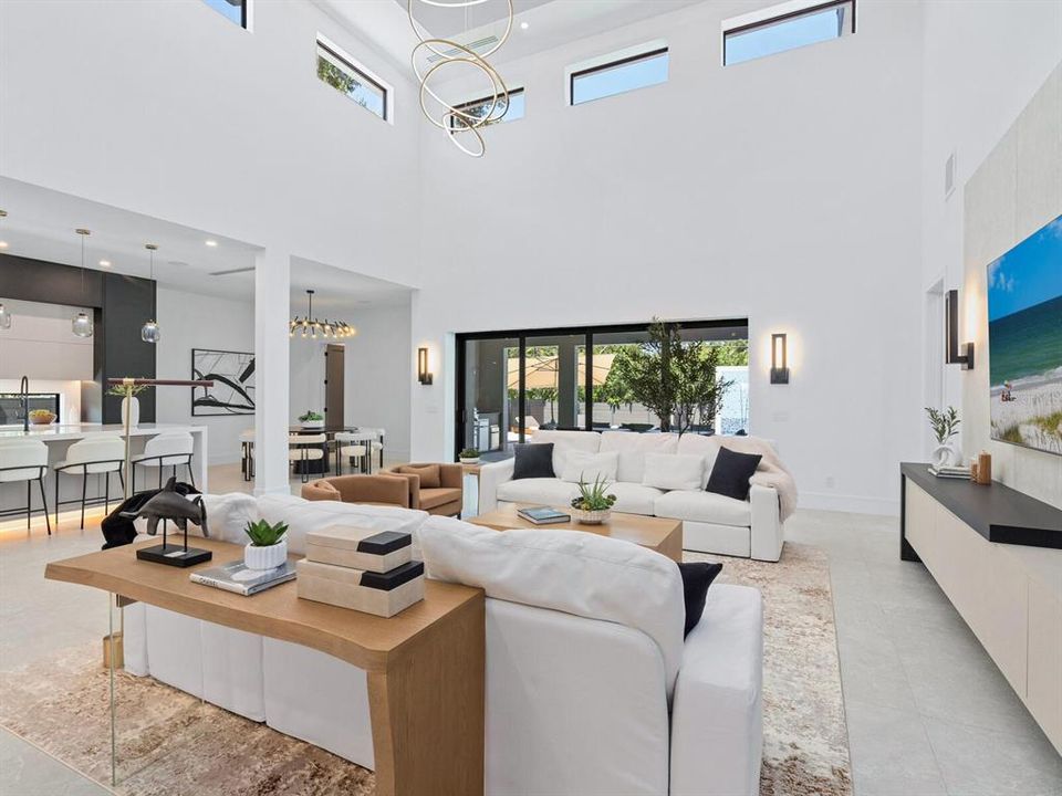 Activo con contrato: $2,649,000 (4 camas, 5 baños, 3864 Pies cuadrados)