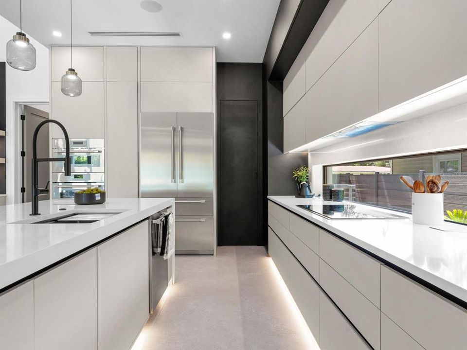 Activo con contrato: $2,649,000 (4 camas, 5 baños, 3864 Pies cuadrados)