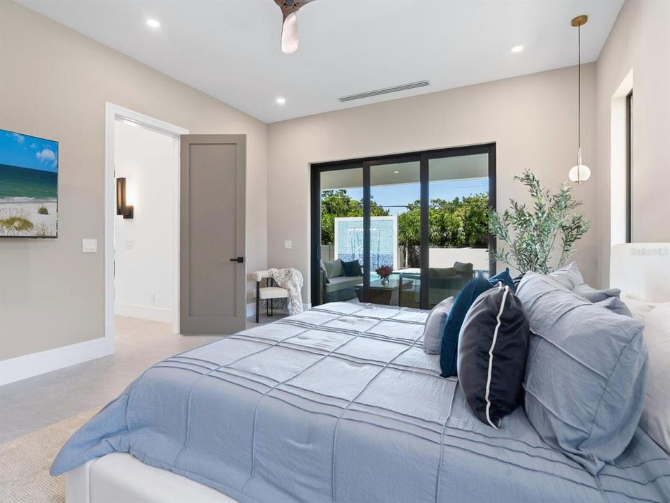 Activo con contrato: $2,649,000 (4 camas, 5 baños, 3864 Pies cuadrados)