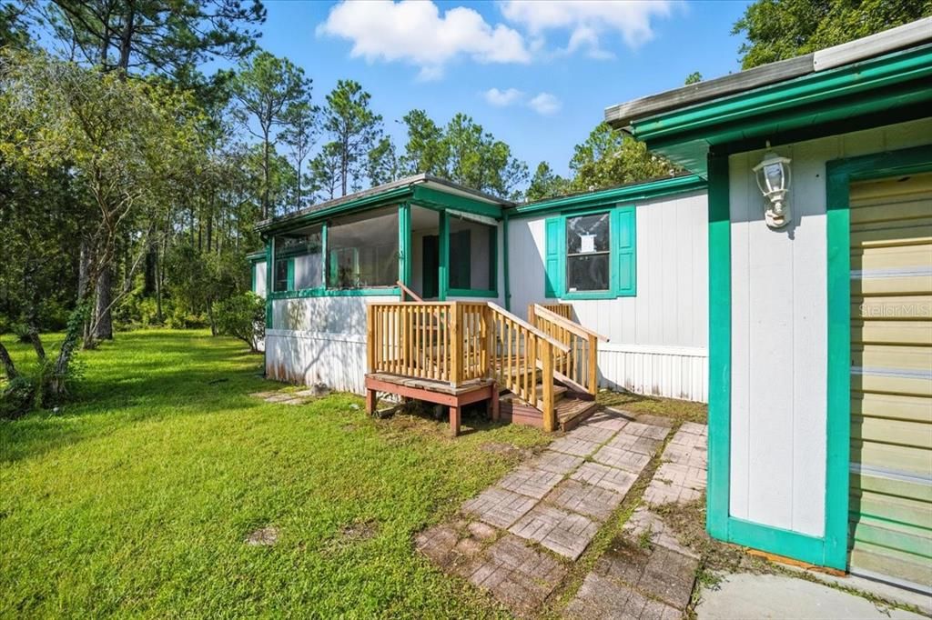 For Sale: $160,000 (3 beds, 3 baths, 2348 Square Feet)