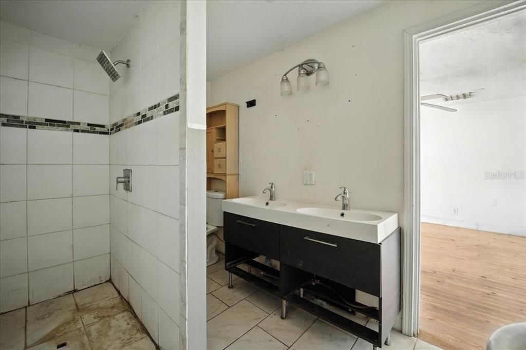 For Sale: $160,000 (3 beds, 3 baths, 2348 Square Feet)