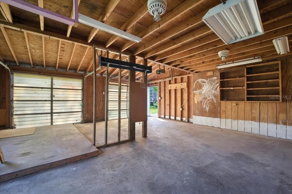 For Sale: $160,000 (3 beds, 3 baths, 2348 Square Feet)