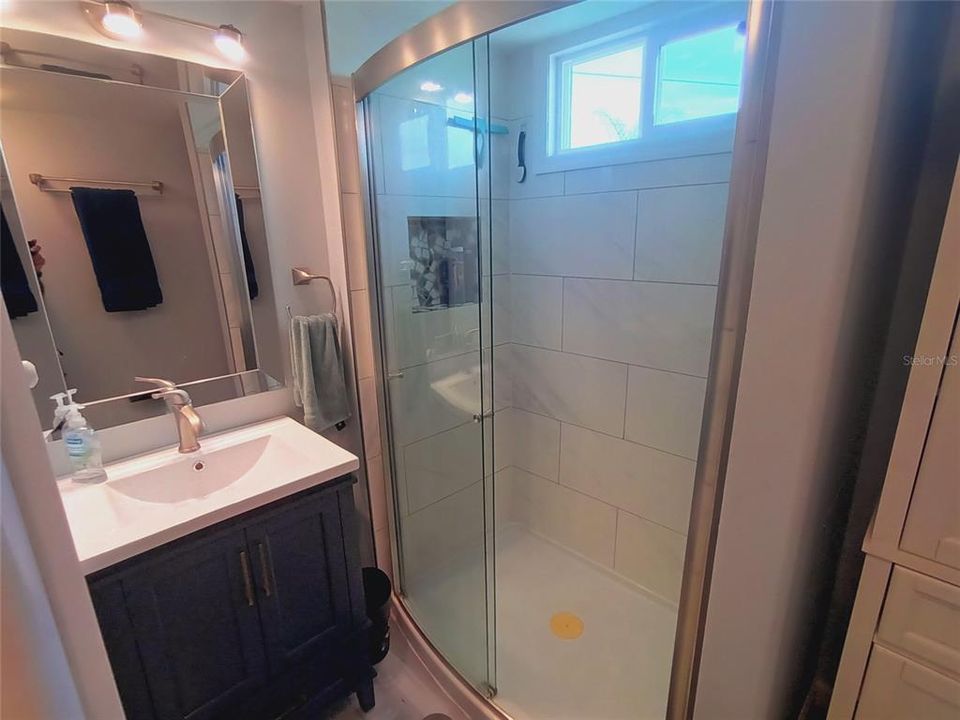 На продажу: $175,000 (2 спален, 2 ванн, 915 Квадратных фут)