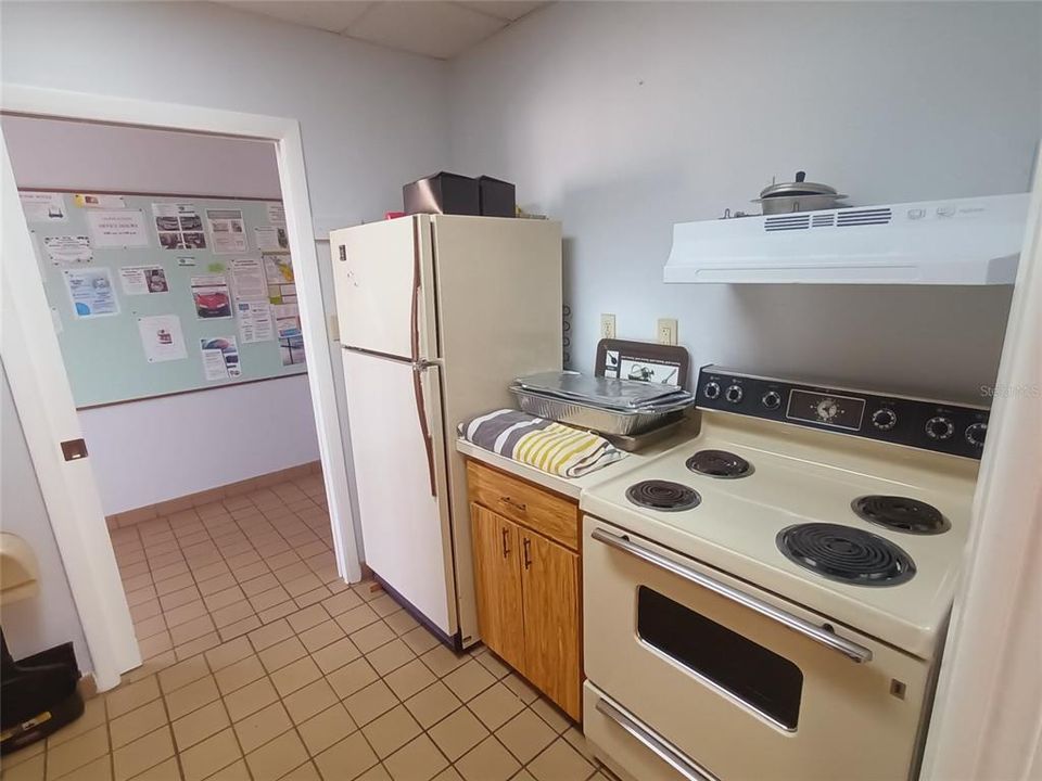 На продажу: $175,000 (2 спален, 2 ванн, 915 Квадратных фут)