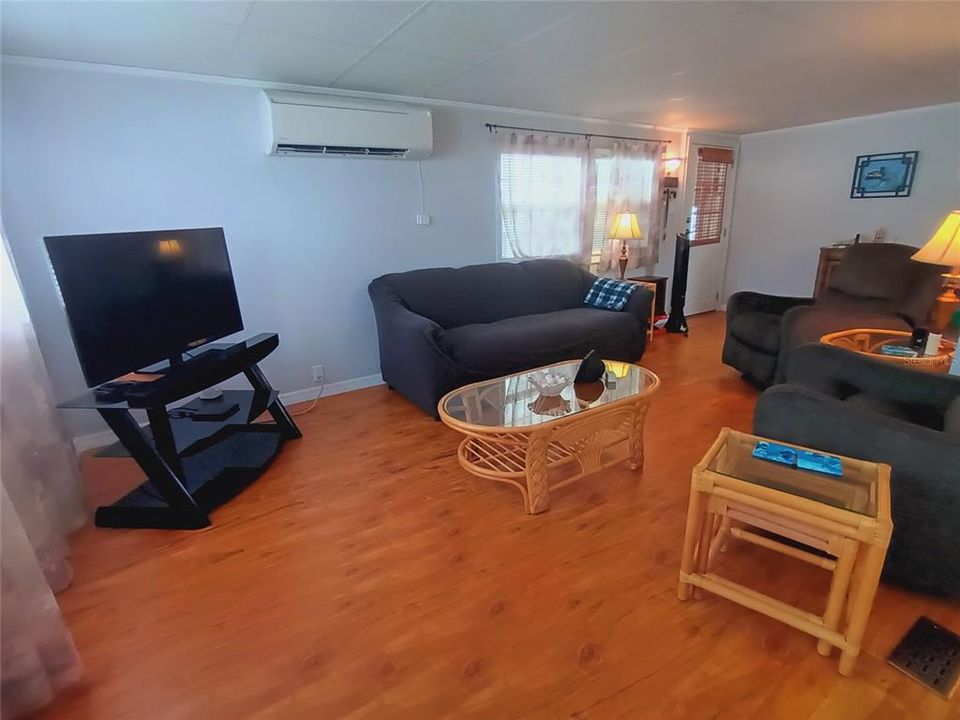 На продажу: $175,000 (2 спален, 2 ванн, 915 Квадратных фут)