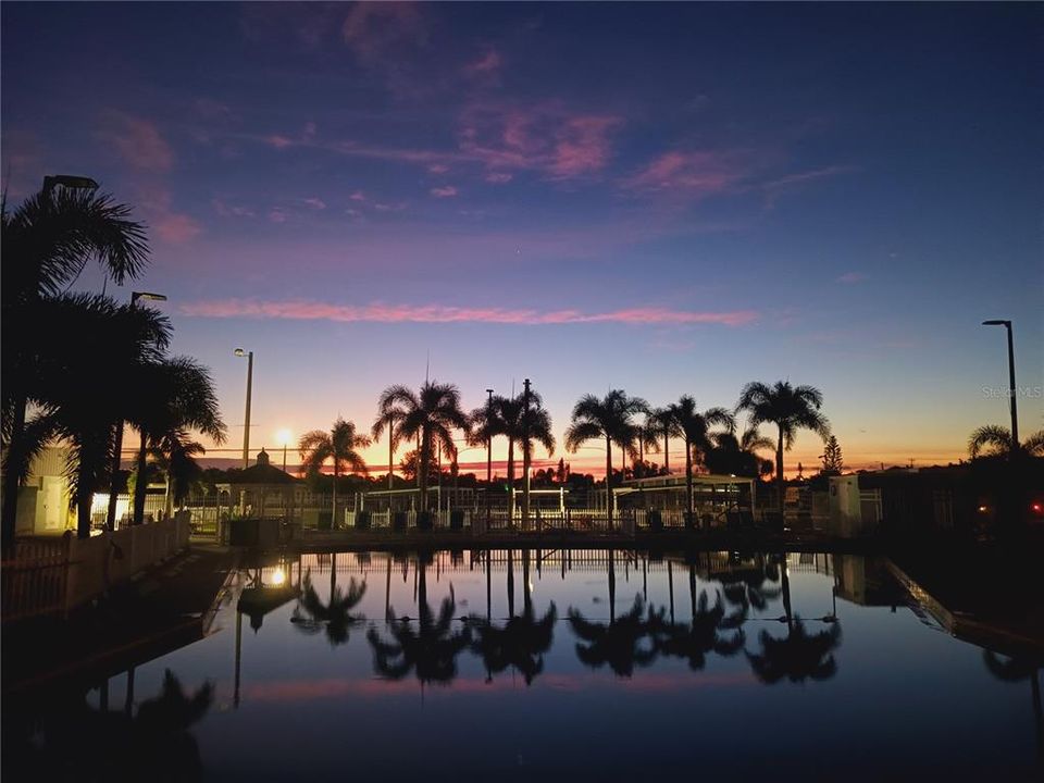 На продажу: $175,000 (2 спален, 2 ванн, 915 Квадратных фут)