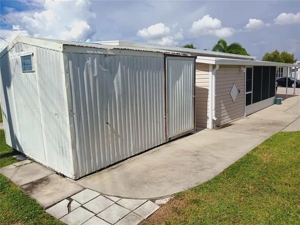 На продажу: $175,000 (2 спален, 2 ванн, 915 Квадратных фут)