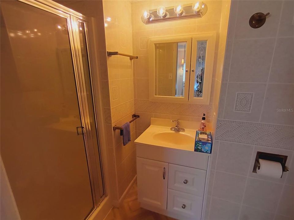 На продажу: $175,000 (2 спален, 2 ванн, 915 Квадратных фут)