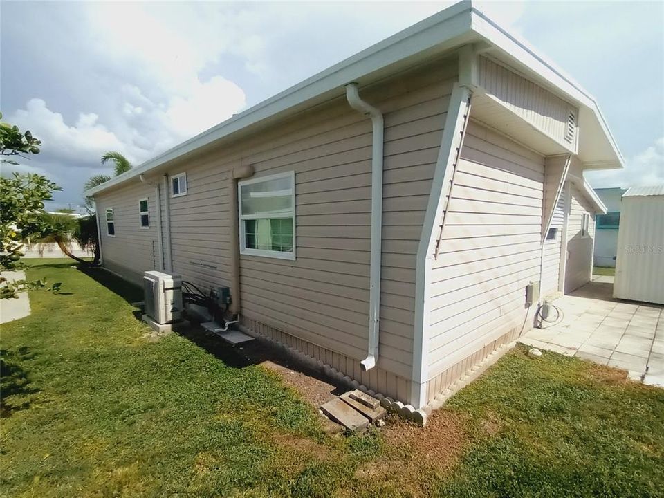 На продажу: $175,000 (2 спален, 2 ванн, 915 Квадратных фут)