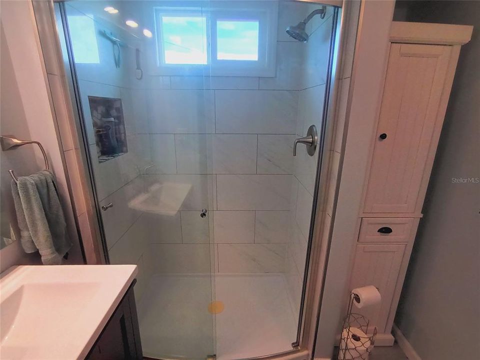 На продажу: $175,000 (2 спален, 2 ванн, 915 Квадратных фут)