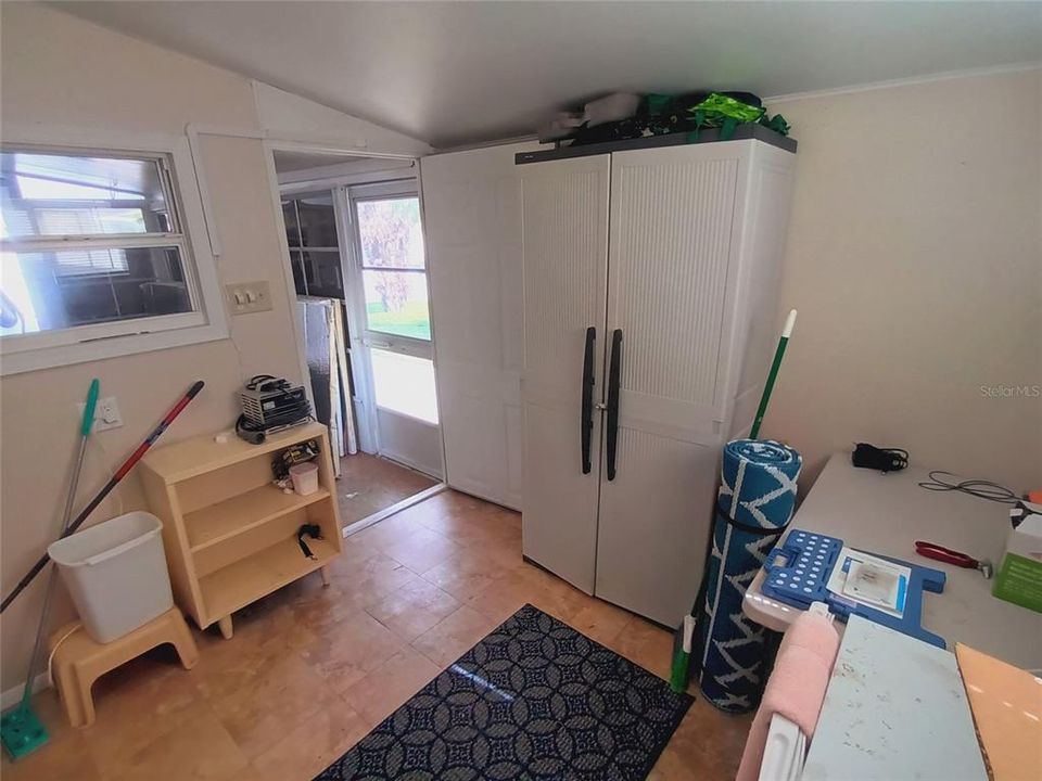 На продажу: $175,000 (2 спален, 2 ванн, 915 Квадратных фут)