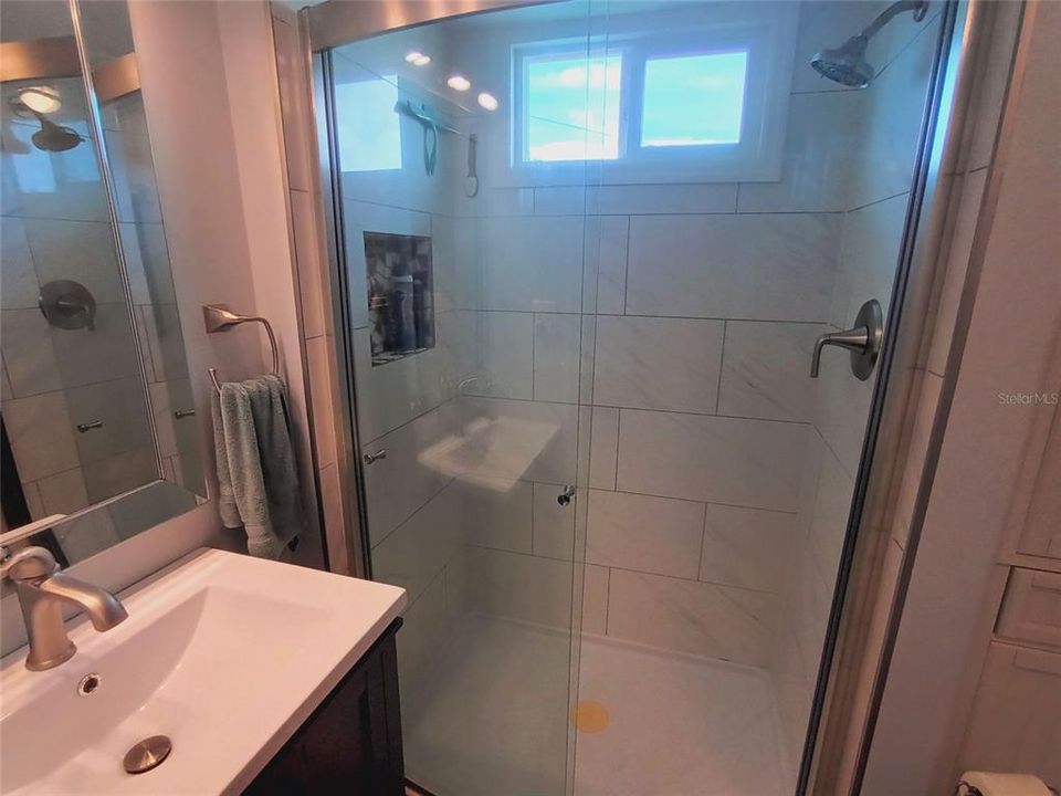 На продажу: $175,000 (2 спален, 2 ванн, 915 Квадратных фут)